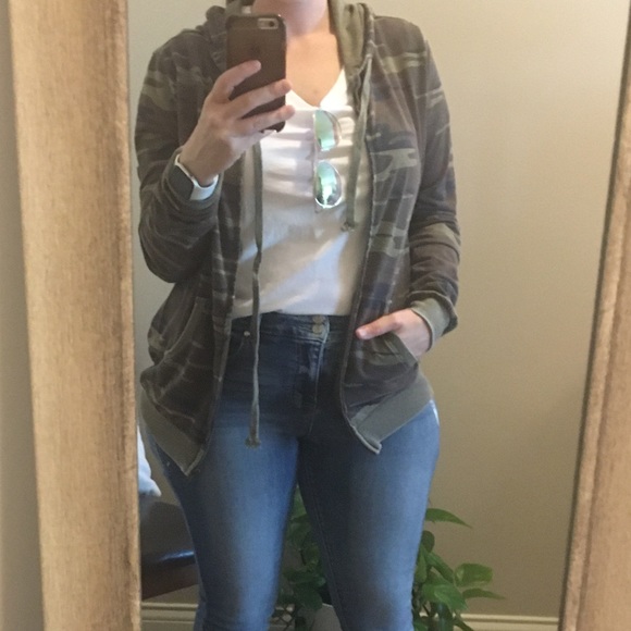 Vanity Hooded Jacket - Picture 2 of 10